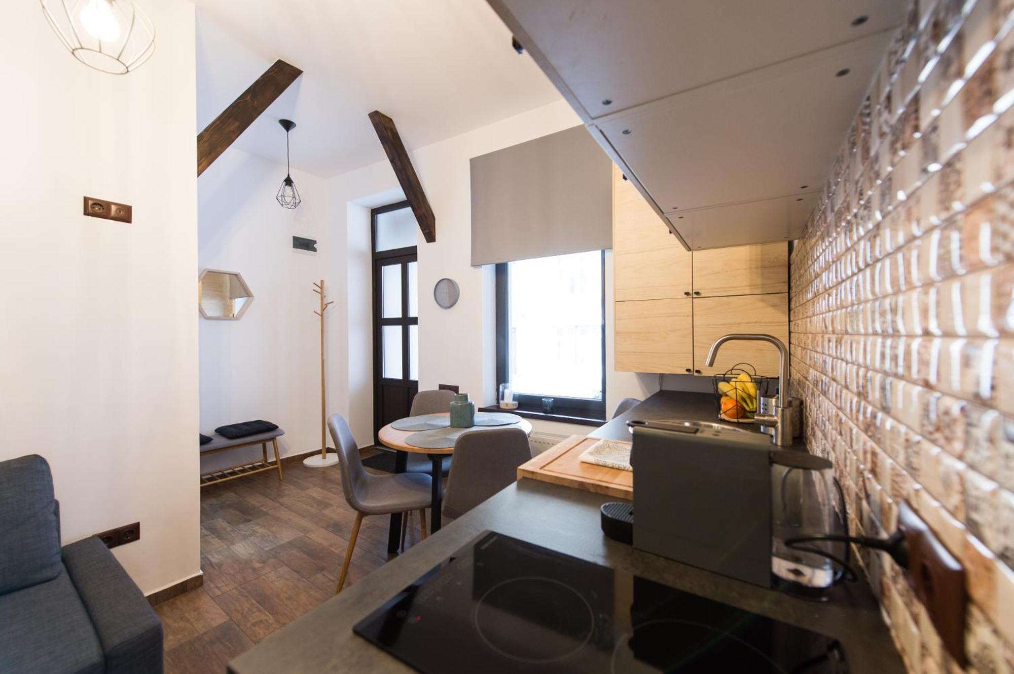 Lovely Brasov Flat With Patio And Mountain Views Extérieur photo
