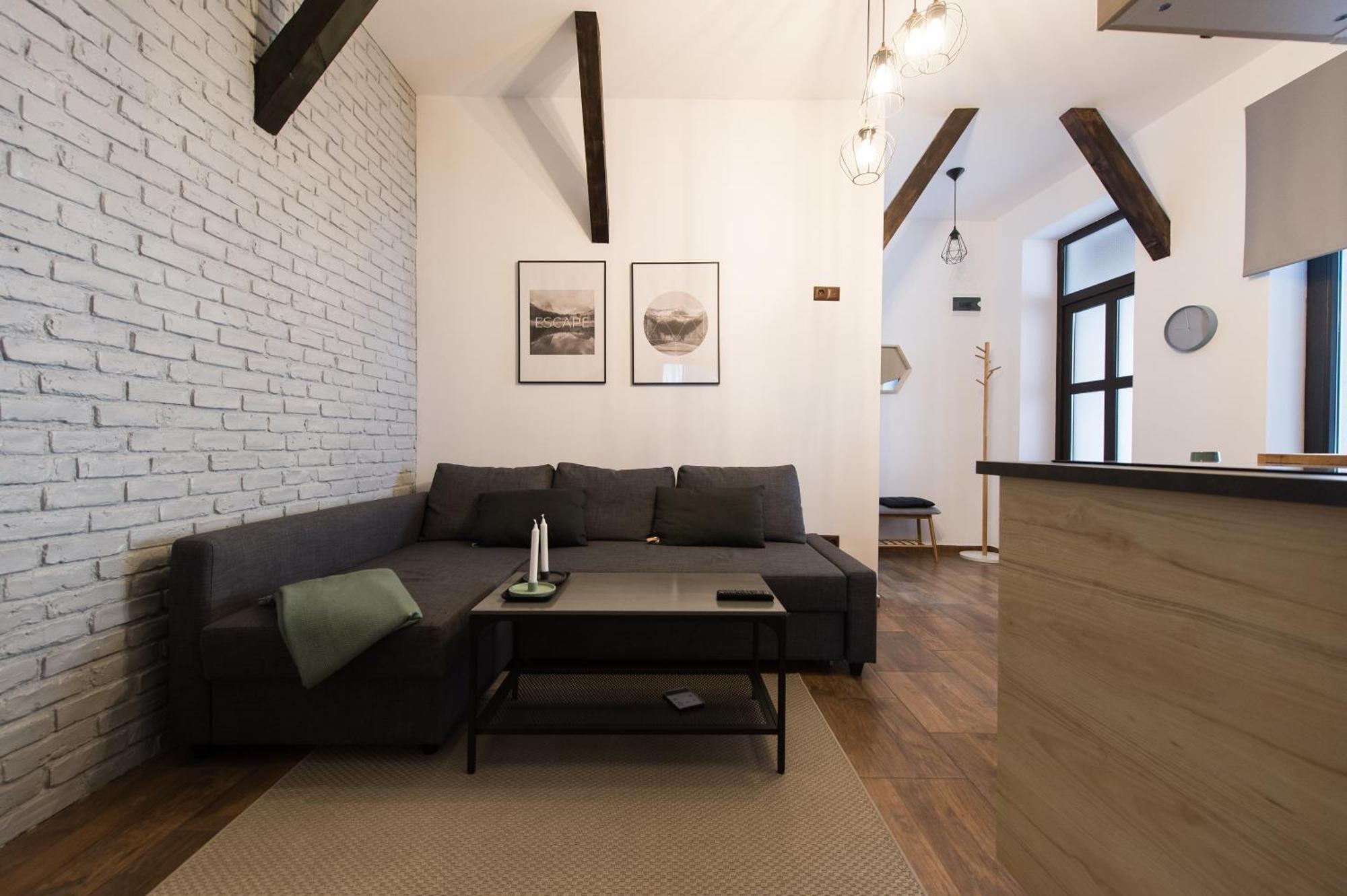 Lovely Brasov Flat With Patio And Mountain Views Extérieur photo