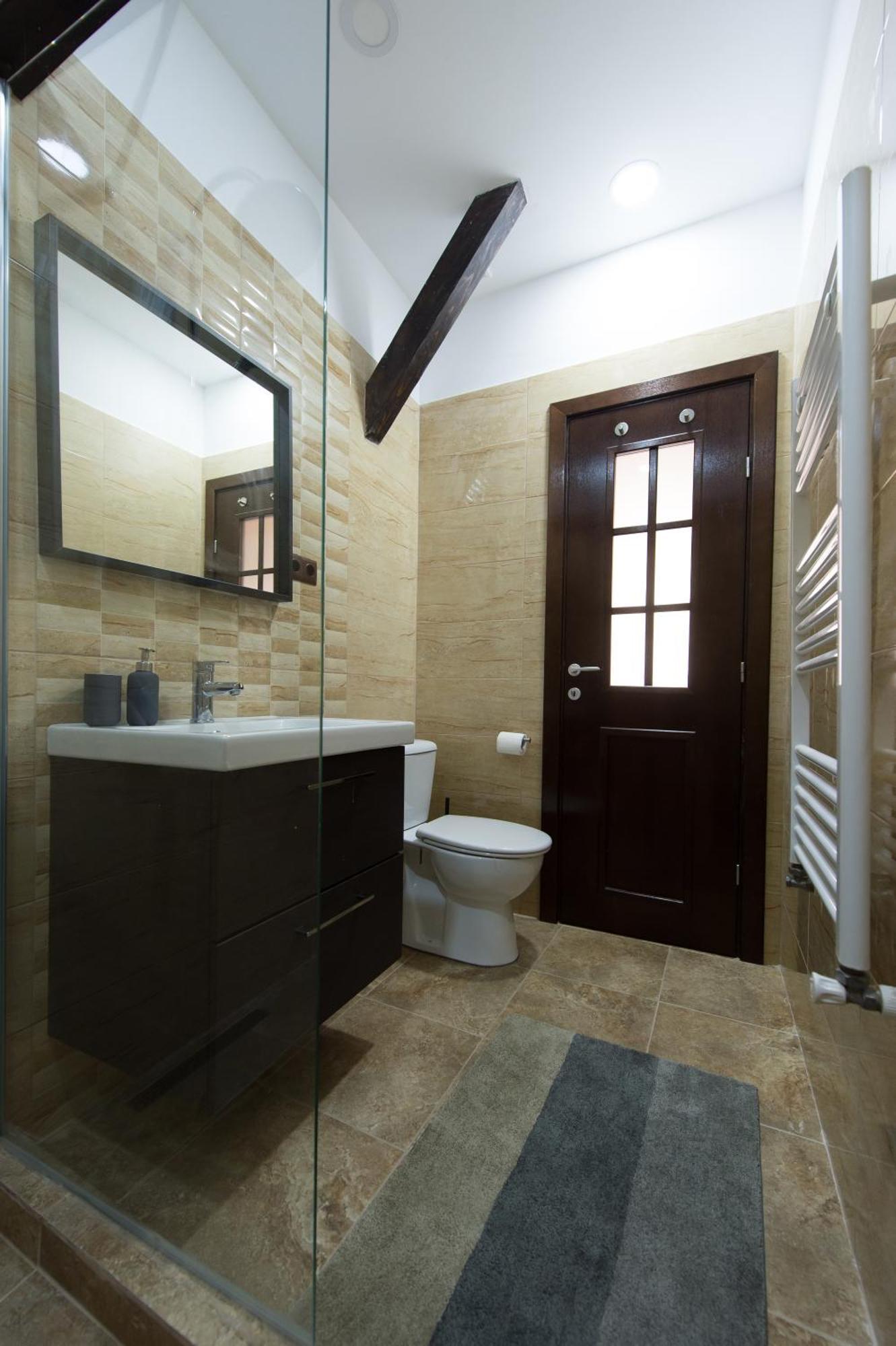 Lovely Brasov Flat With Patio And Mountain Views Extérieur photo