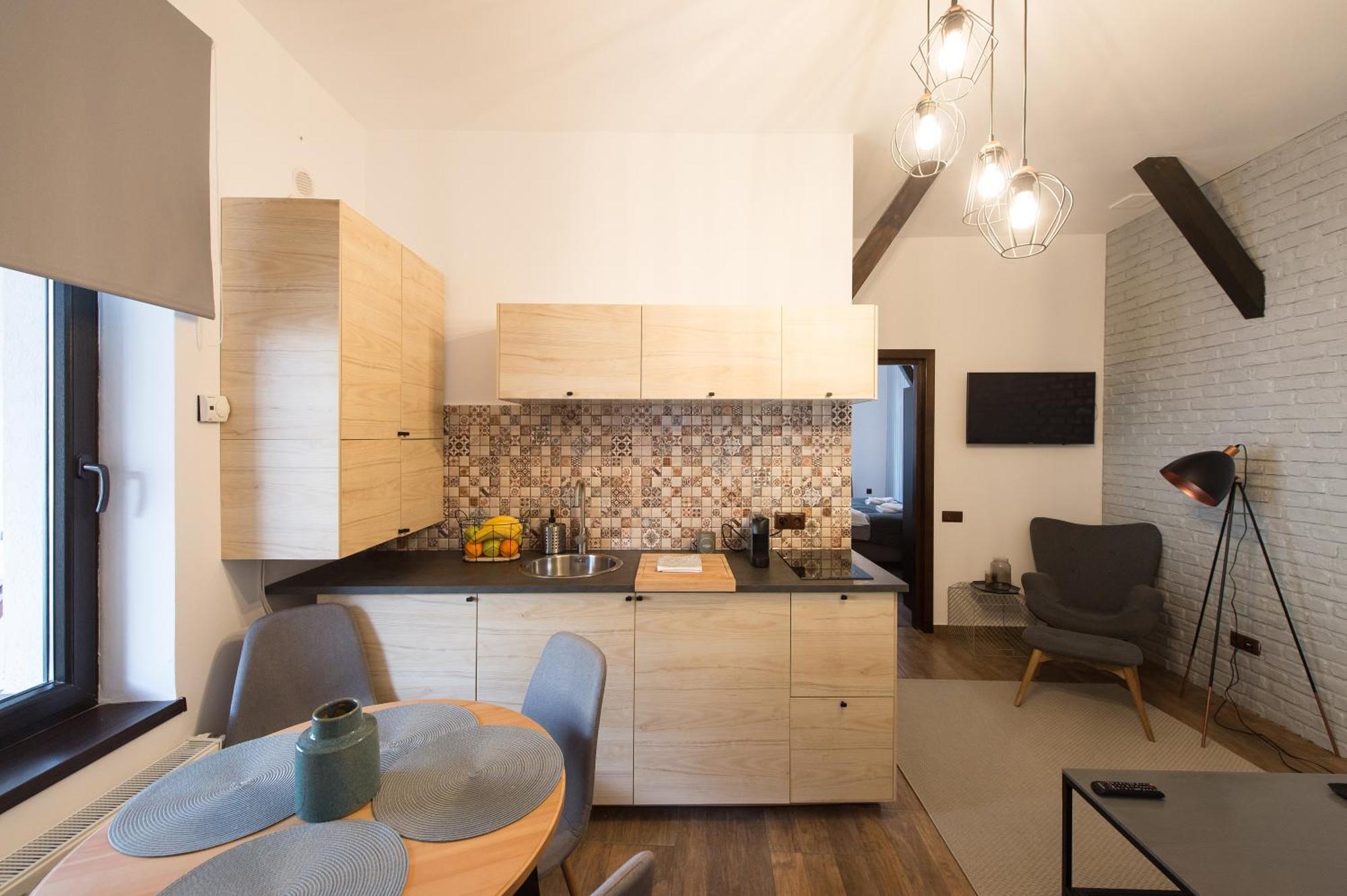 Lovely Brasov Flat With Patio And Mountain Views Extérieur photo
